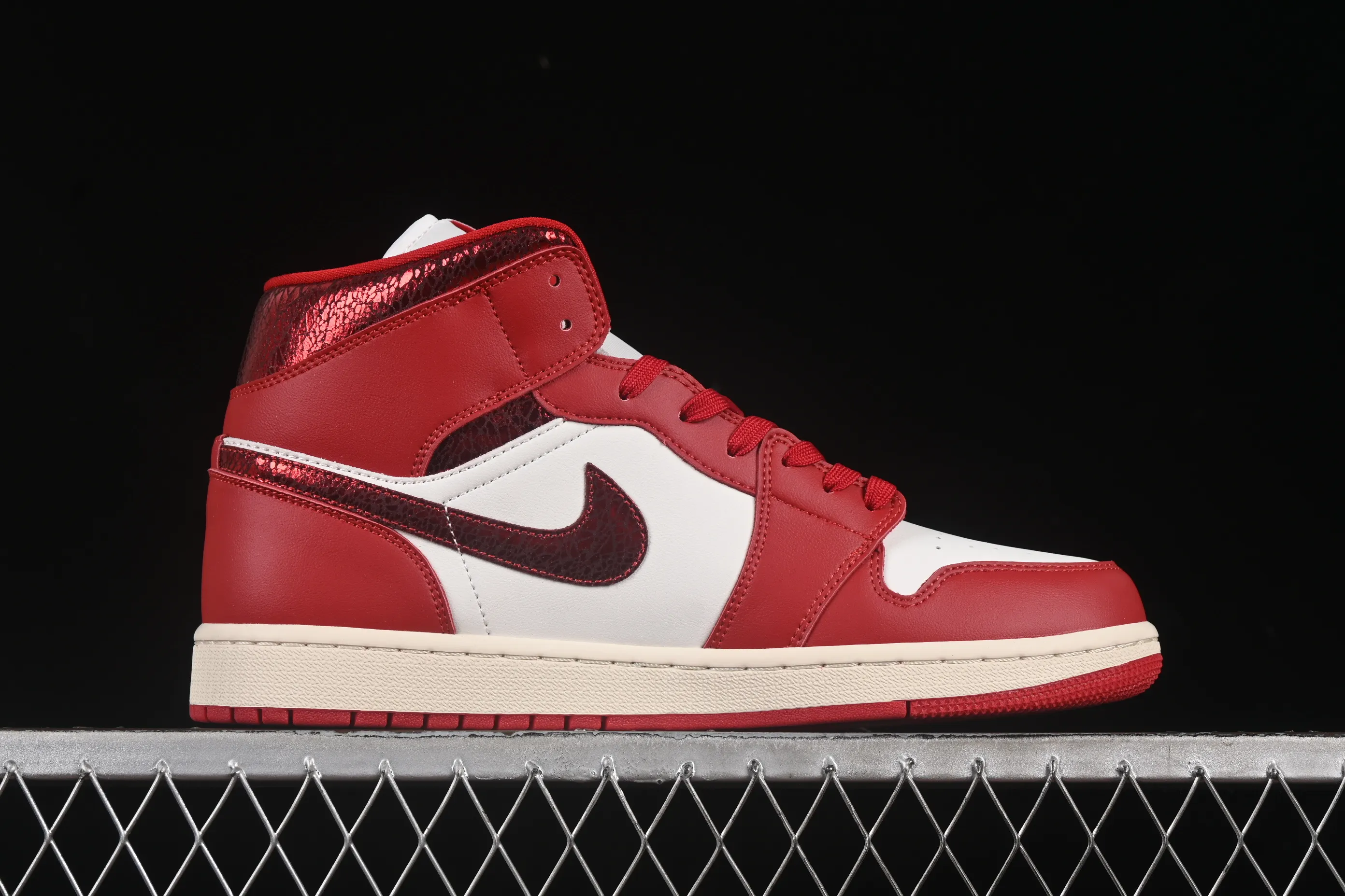 All categories Air Jordan Jordan series basketball shoes Air Jordan 1 Mid Air Jordan 1 Mid AJ1 Joe 1 China Red Mid-top cultural and casual sneakers HJ9337-106
